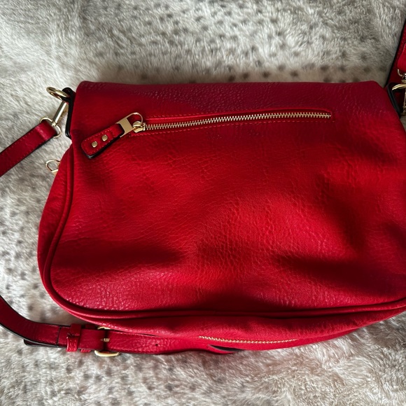 Beautiful Moda Luxe Red Leather Crossbody Bag with Gold Accents — NWOT - Picture 10 of 13